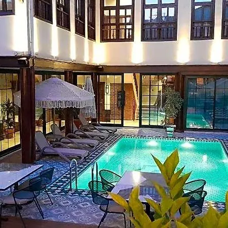 Belmondo Hotel *