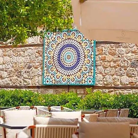 Belmondo Hotel *
