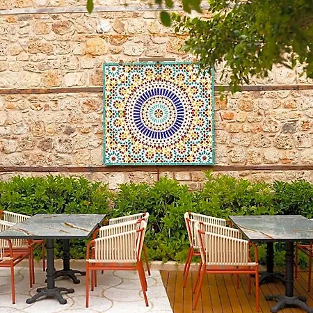 Belmondo Hotel *
